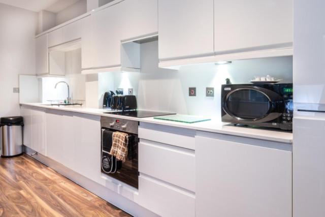 City Stay Apartments - Centro Милтън Кейнс Екстериор снимка