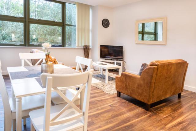 City Stay Apartments - Centro Милтън Кейнс Екстериор снимка