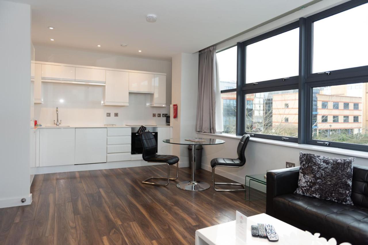 City Stay Apartments - Centro Милтън Кейнс Екстериор снимка