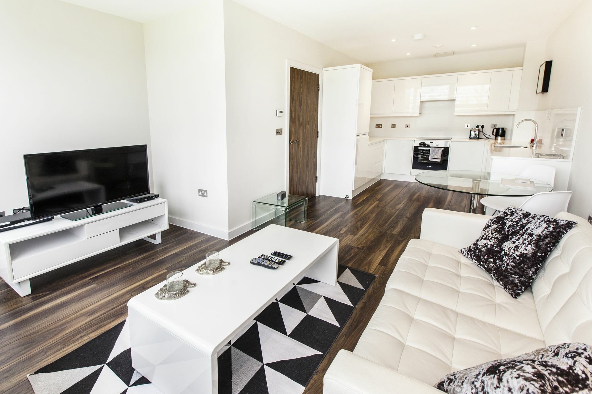 City Stay Apartments - Centro Милтън Кейнс Екстериор снимка